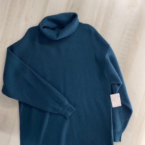 nwt FREE PEOPLE softly structured oversized tunic turtleneck sweater deep jade - Picture 3 of 7